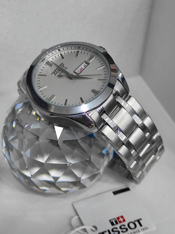 Tissot saati kisi ucun gumusu reng
