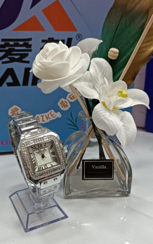 Cartier saati qadin ucun