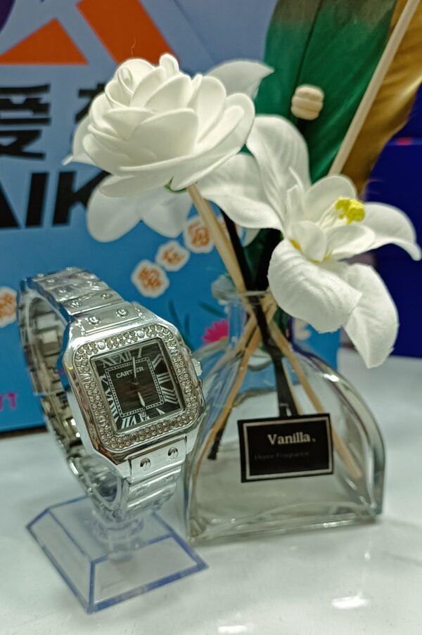 Cartier saati qadin ucun