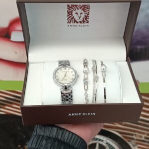 Anne Klein saati