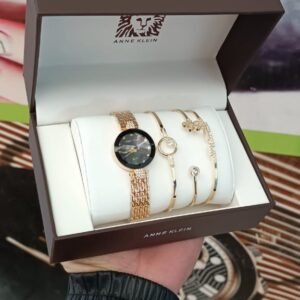 Anne Klein saati