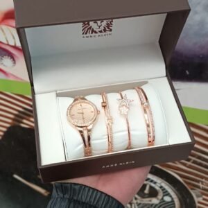 Anne Klein saati