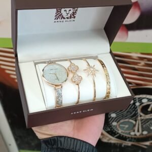 Anne Klein saati