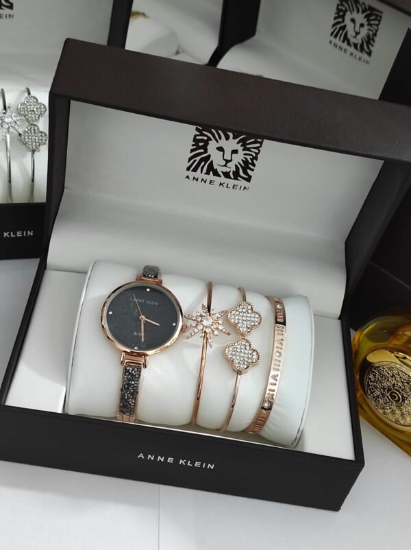 Anne Klein saati