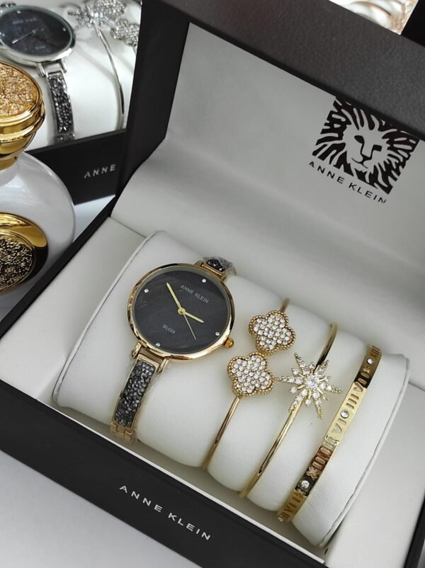 Anne Klein saati