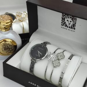 Anne Klein saati
