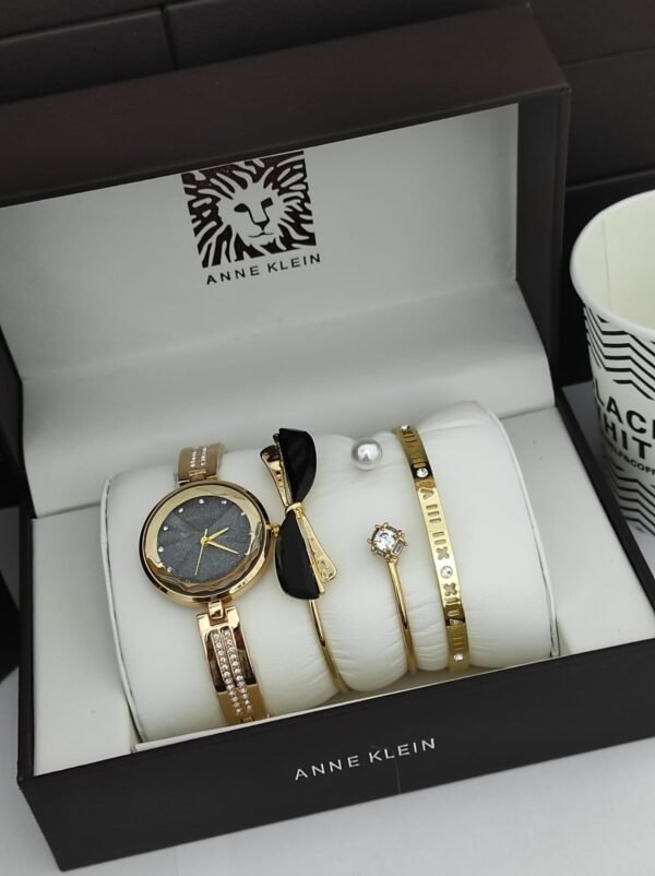 Anne Klein saati