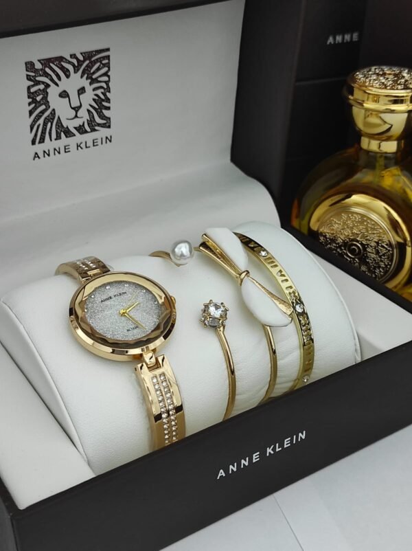 Anne Klein saati