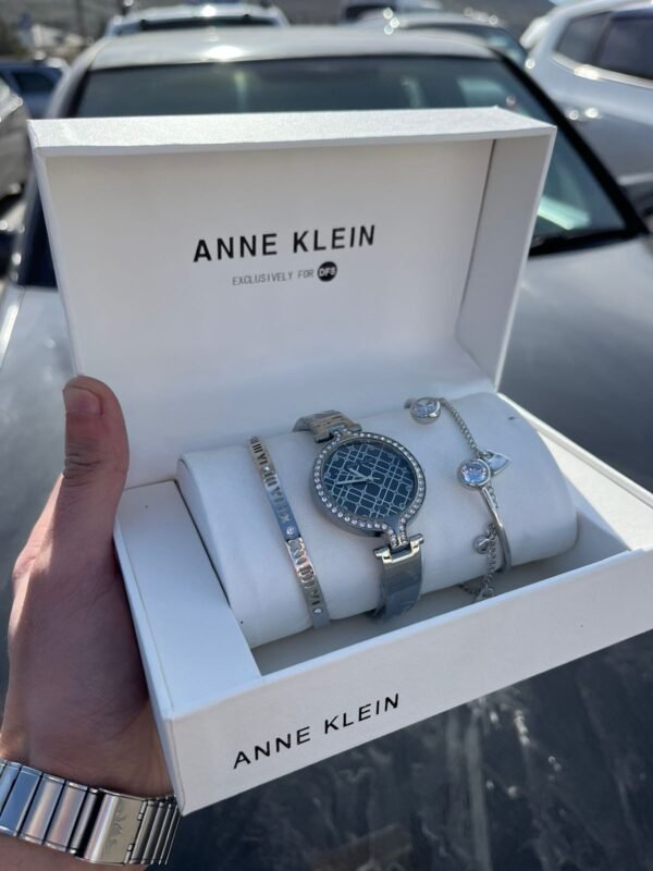 Anne Klein saati