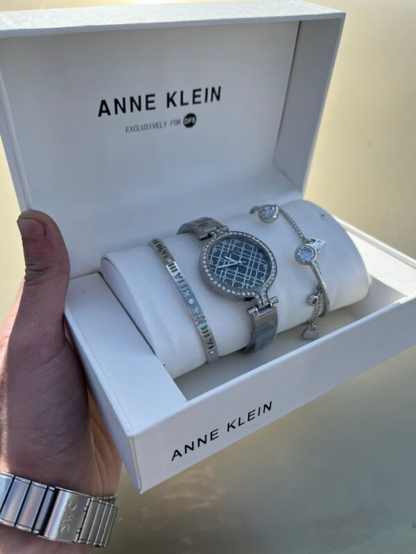 Anne Klein saati
