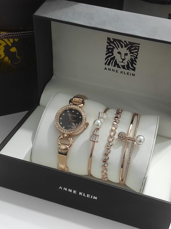 Anne Klein saati