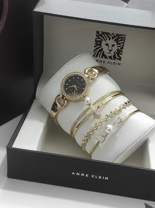 Anne Klein saati