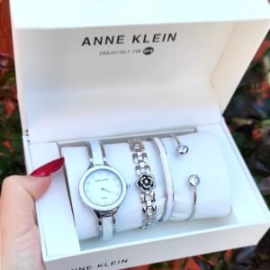 Anne Klein saati