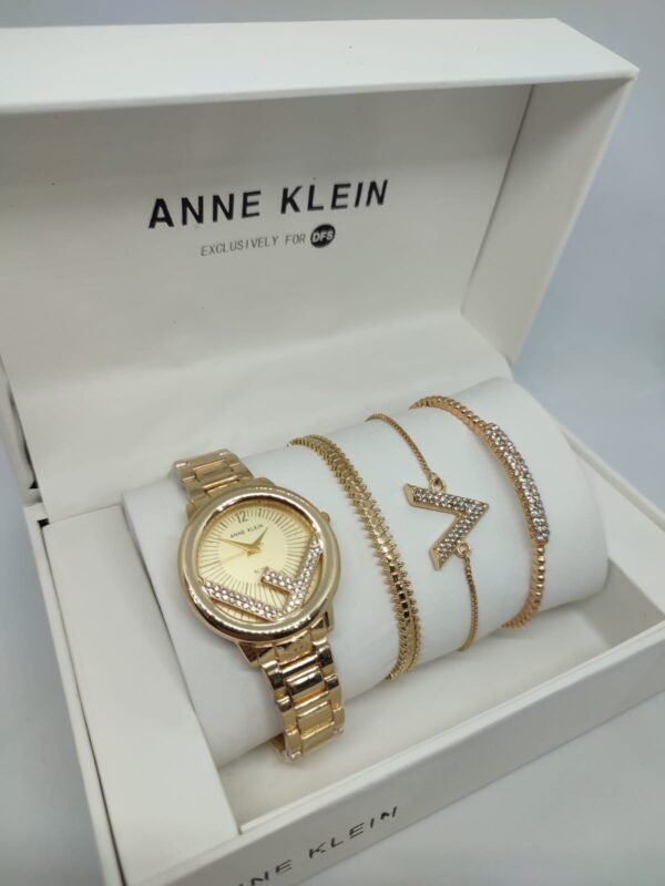 Anne Klein saati