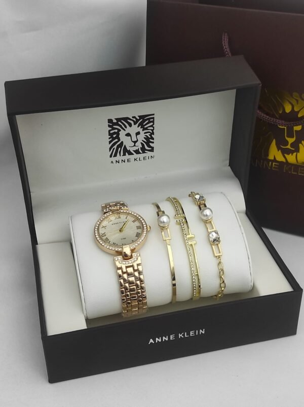 Anne Klein saati