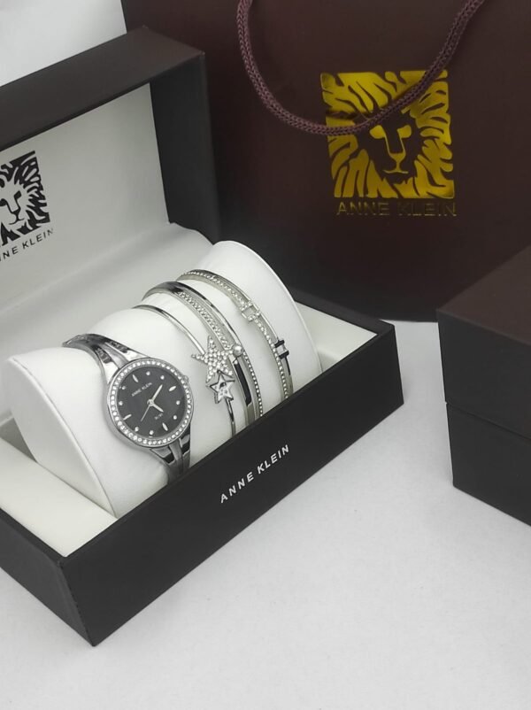 Anne Klein saati