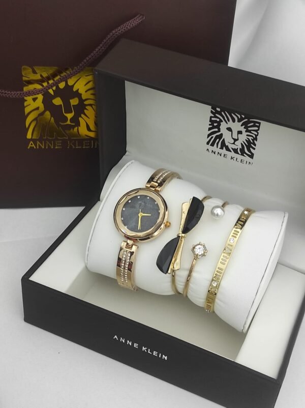 Anne Klein saati