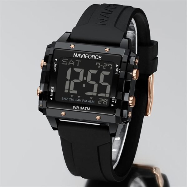 Naviforce saati
