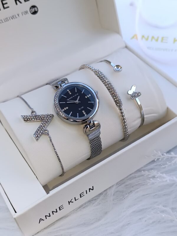 Anne Klein saati