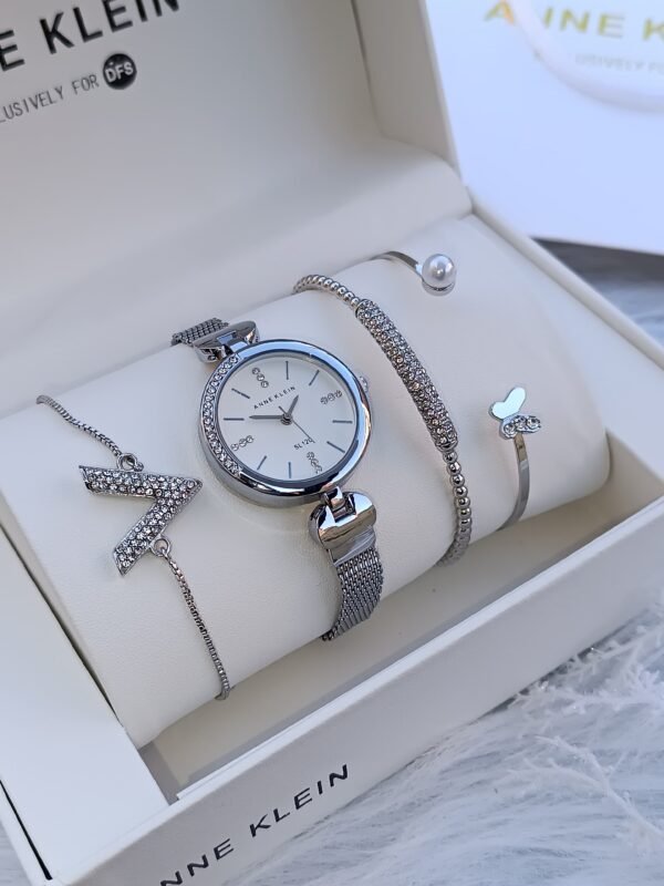 Anne Klein saati