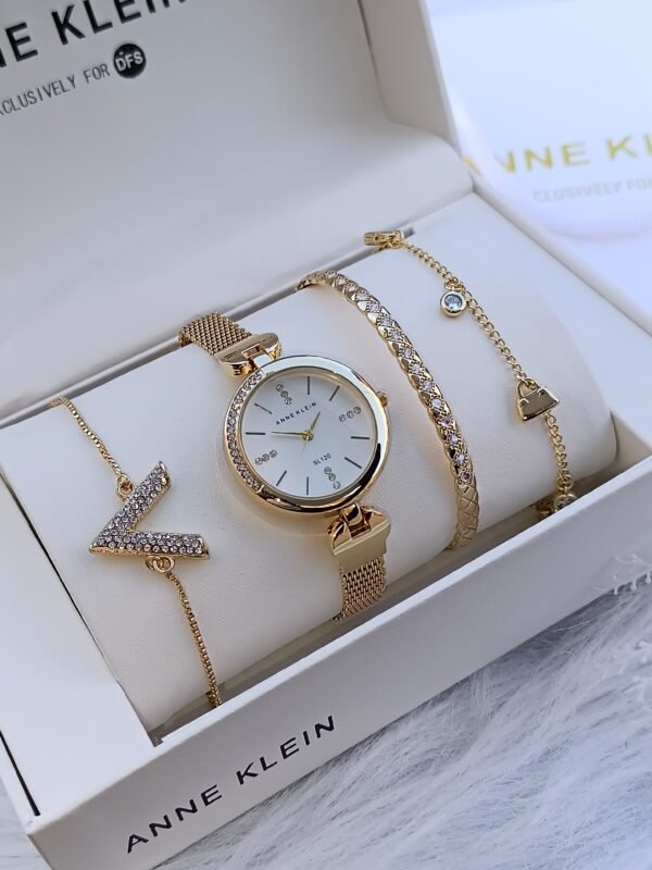Anne Klein saati