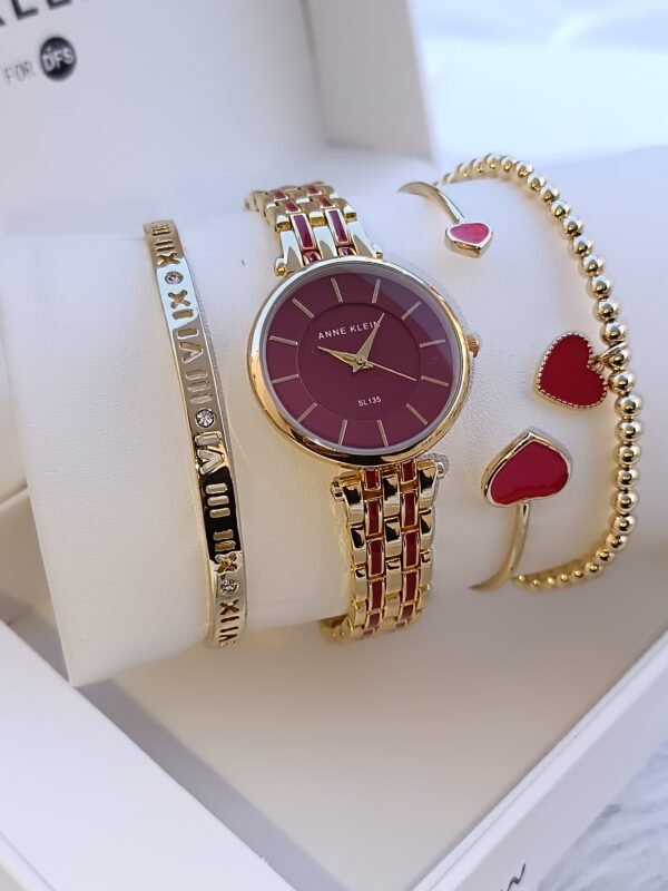 Anne Klein saati