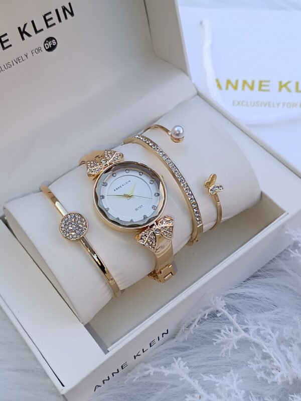 Anne Klein saati