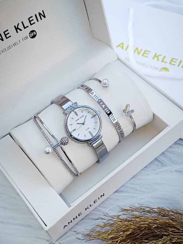 Anne Klein saati