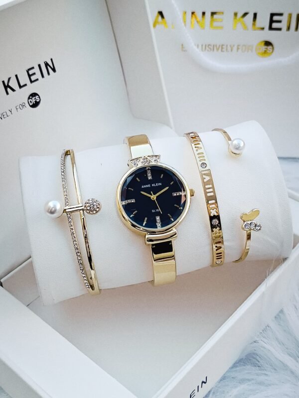 Anne Klein saati