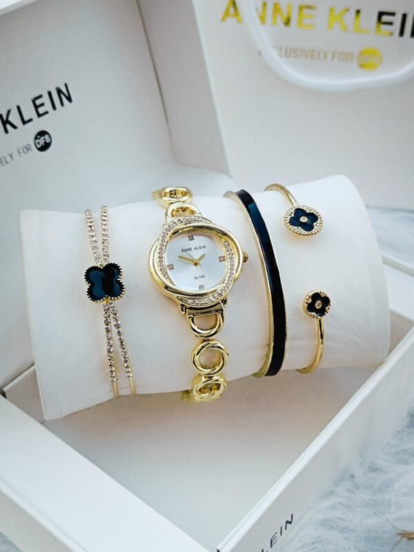 Anne Klein saati