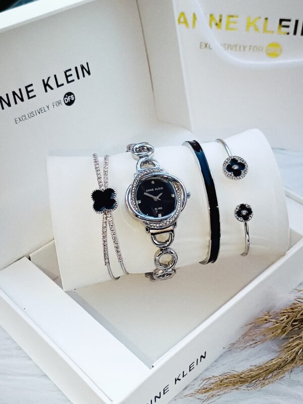 Anne Klein saati
