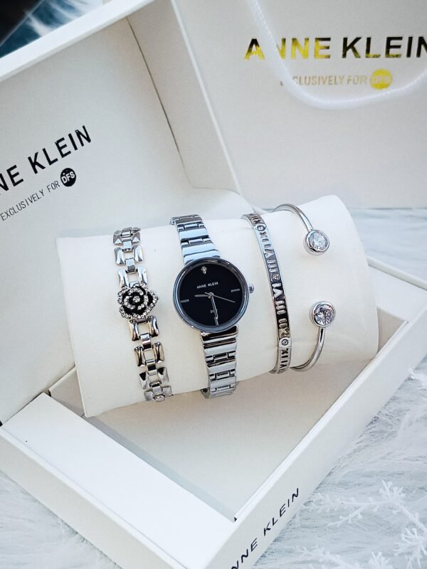 Anne Klein saati