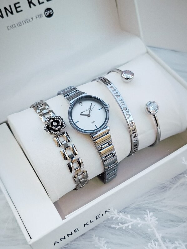 Anne Klein saati