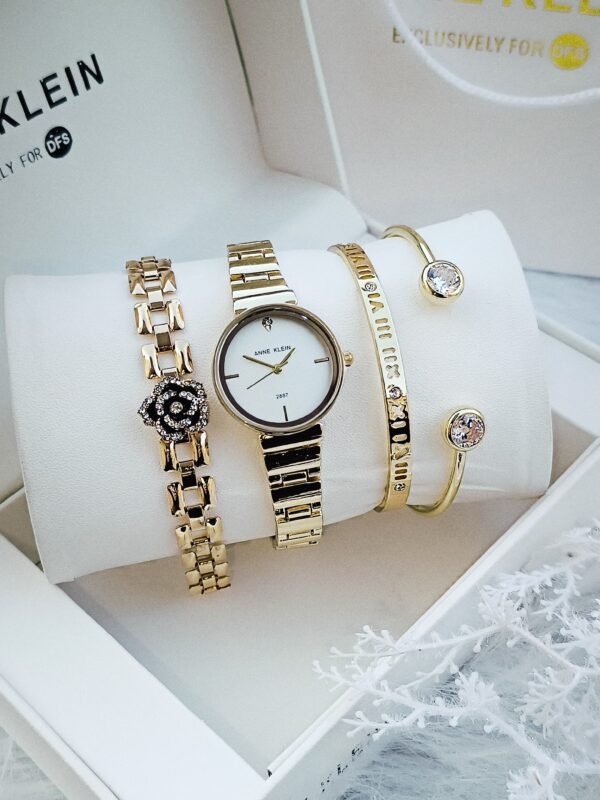 Anne Klein saati