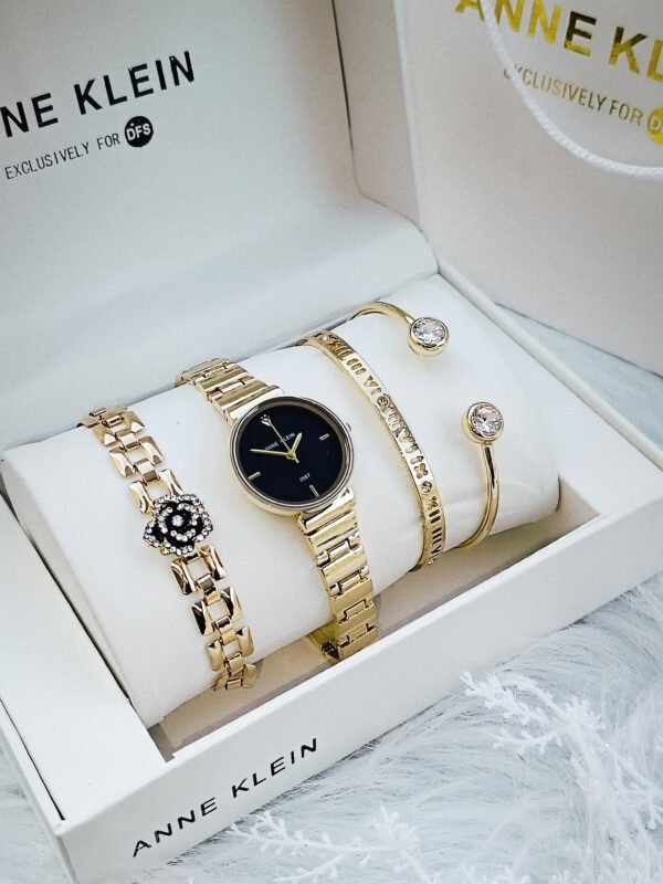 Anne Klein saati
