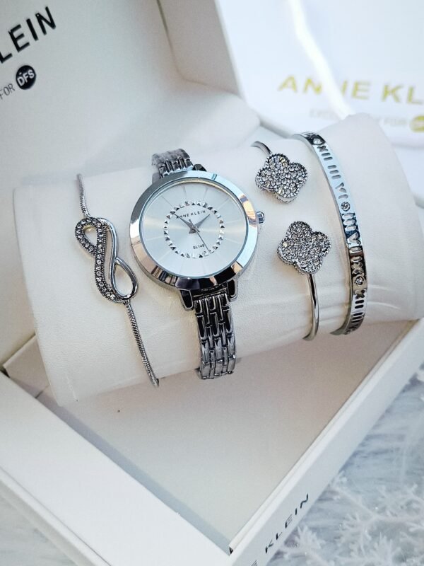 Anne Klein saati