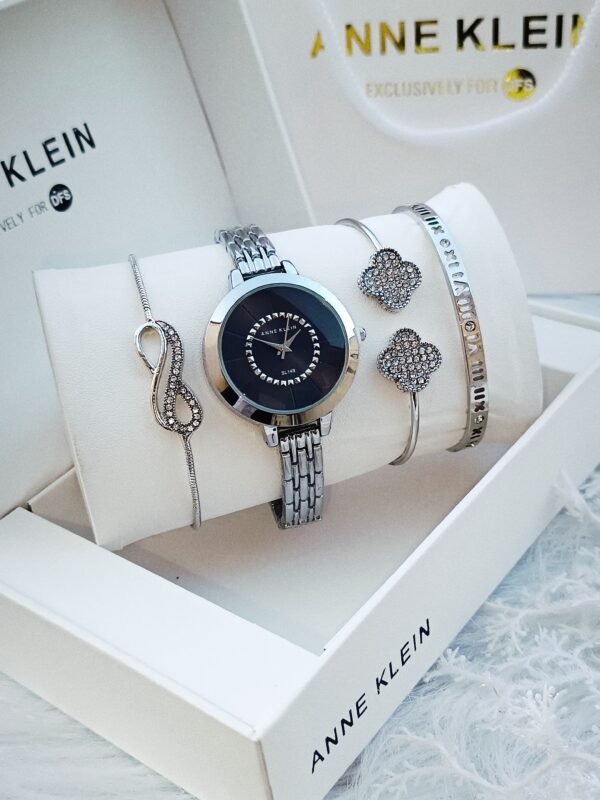 Anne Klein saati