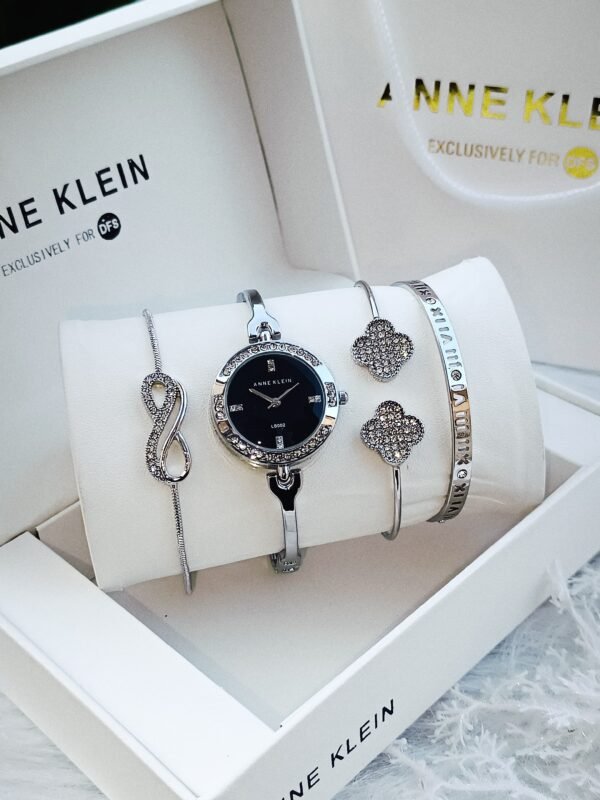 Anne Klein saati