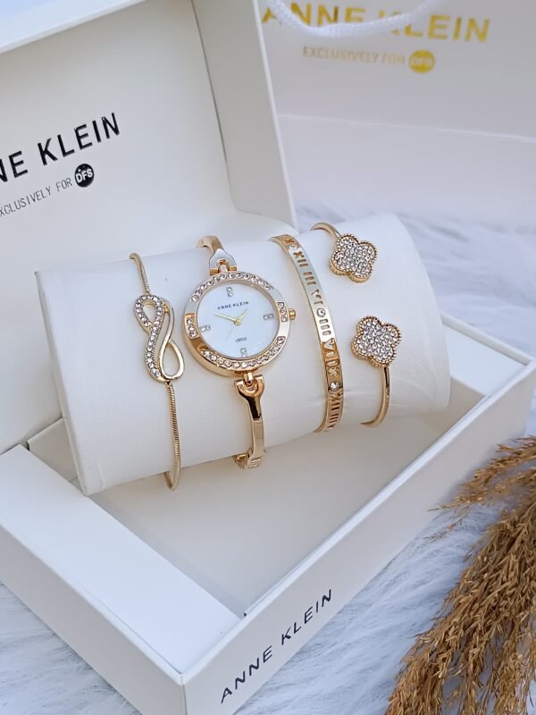 Anne Klein saati