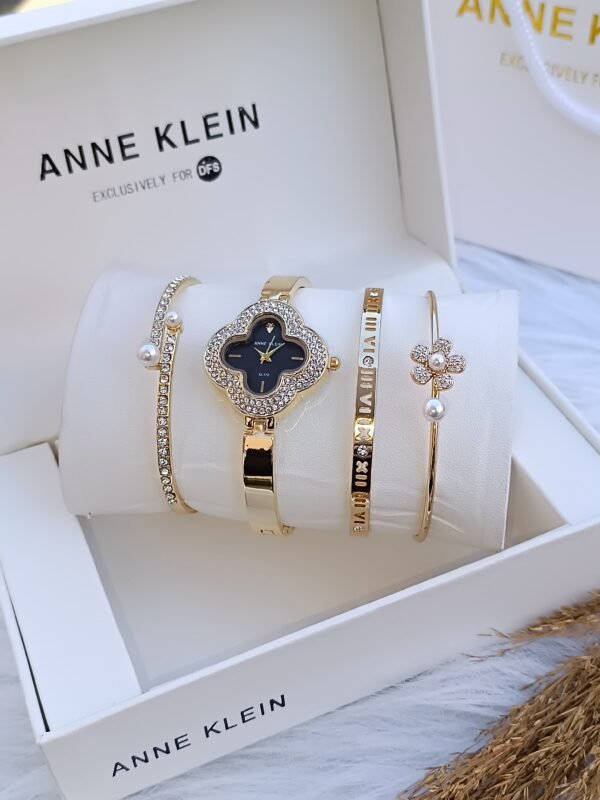 Anne Klein saati
