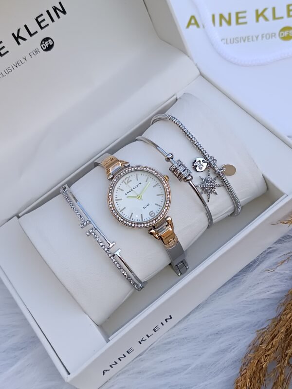 Anne Klein saati