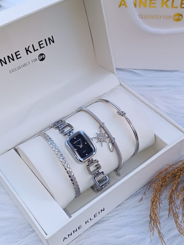 Anne Klein saati