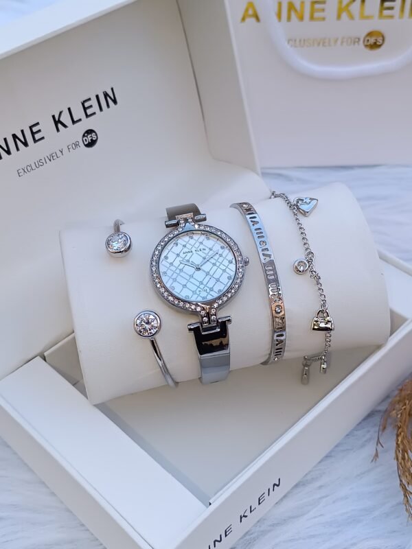 Anne Klein saati