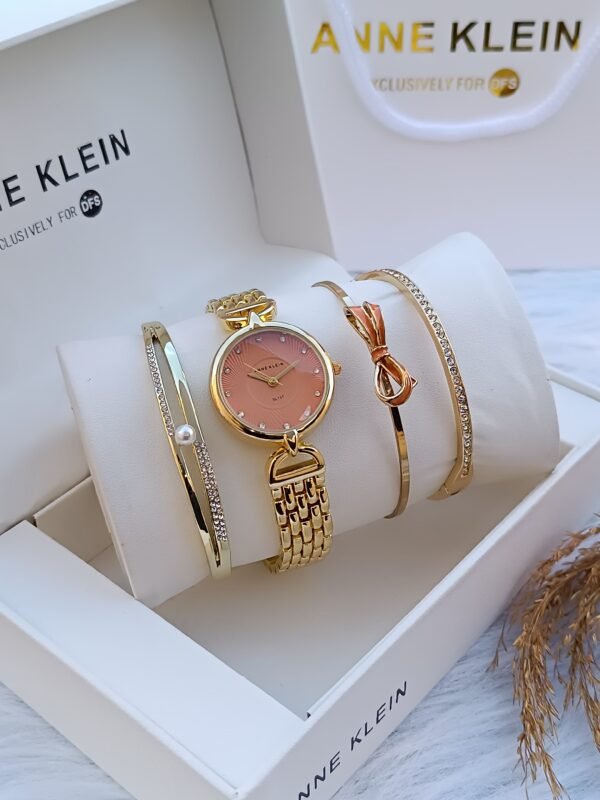 Anne Klein saati