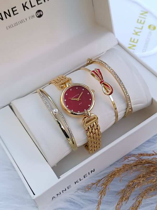 Anne Klein saati