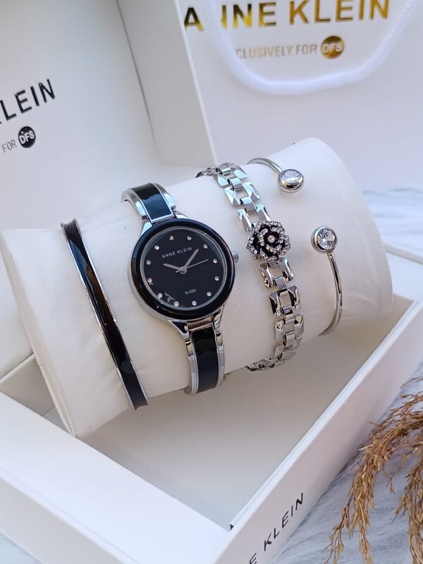 Anne Klein saati