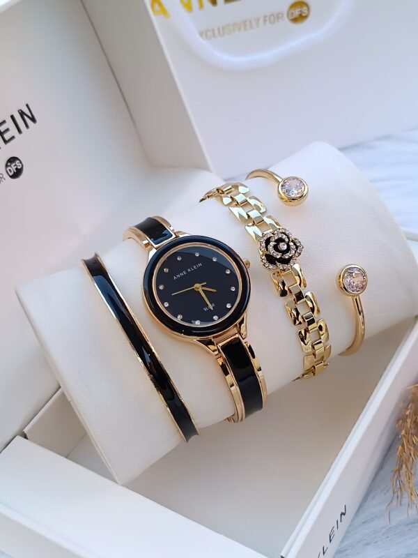 Anne Klein saati