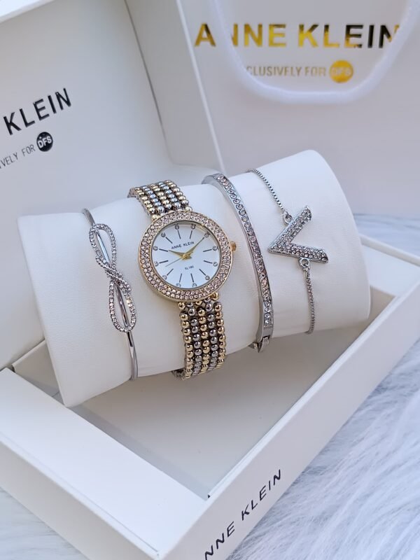 Anne Klein saati
