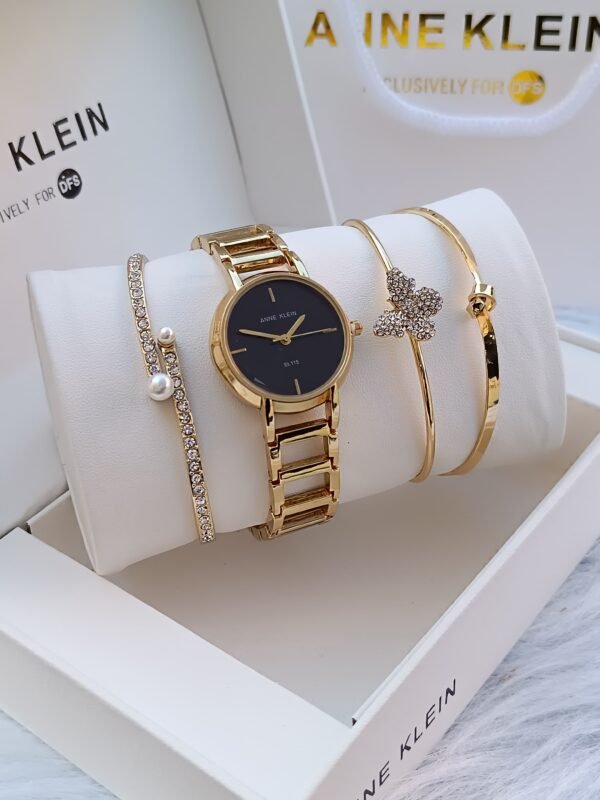 Anne Klein saati