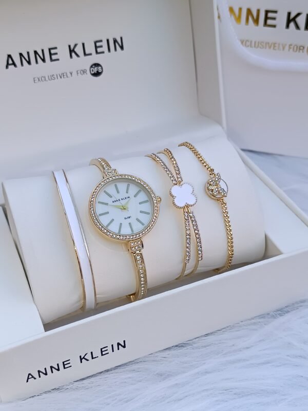 Anne Klein saati